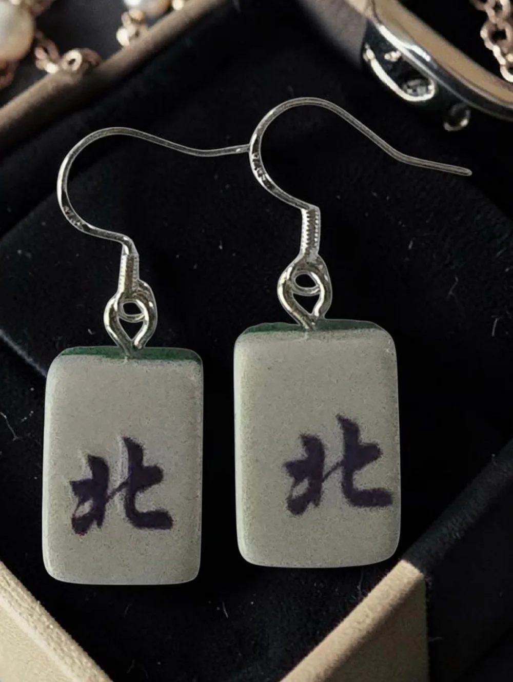 DESIGNER MAHJONG LOVERS PORCELAIN POLISHED 925 SILVER POST "NORTH"EARRINGS - Picture 2 of 4